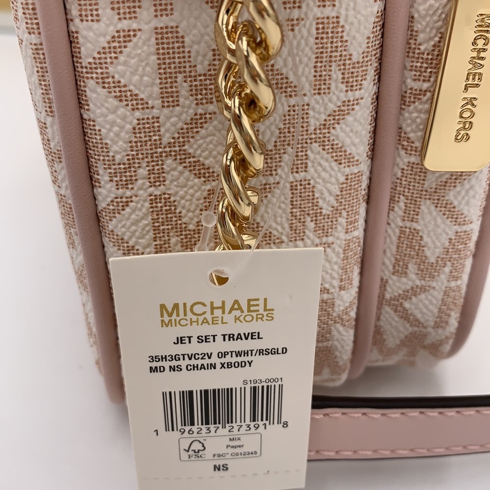 MICHAEL KORS
Jet Set Travel Md Signature Logo Crossbody
OPTIC WHITE/RS GOLD
NWT - Picture 9 of 16